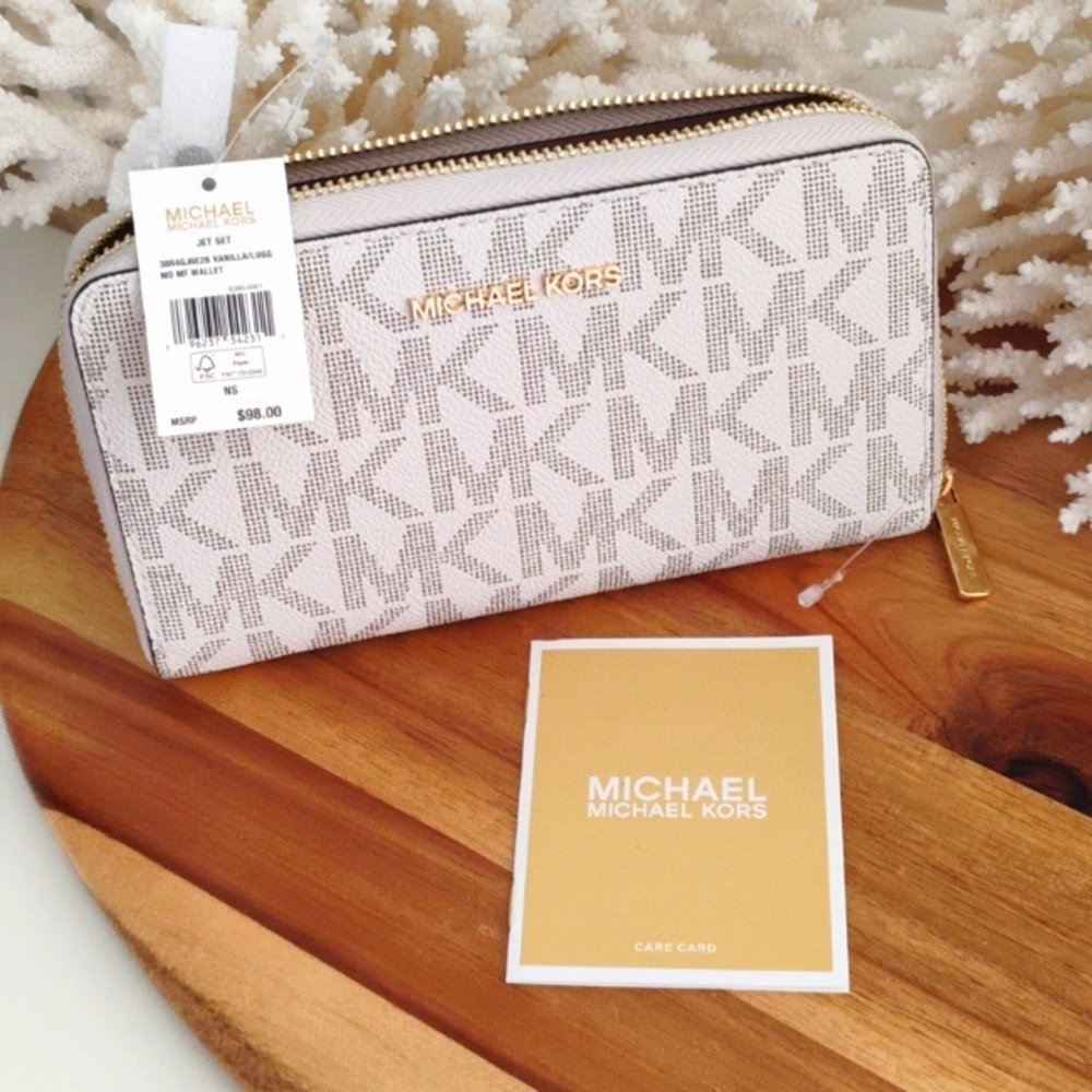 Michael Kors 🔥NWT🔥 Elegant wallet with MK monogram. Vanilla And Gold. New!